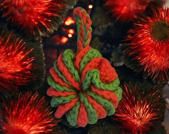 Corona navideña de ganchillo, decoración de árbol de lana hecha a mano, adorno festivo para la pared.
