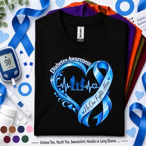 „Niemand kämpft allein“ – T-Shirt zur Diabetes-Aufklärung, blaues Herzschleifen-Familien-T-Shirt, Herzschlag-Familien-Unterstützungs-T-Shirt, Geschenk-T-Shirt für T1D-Familien