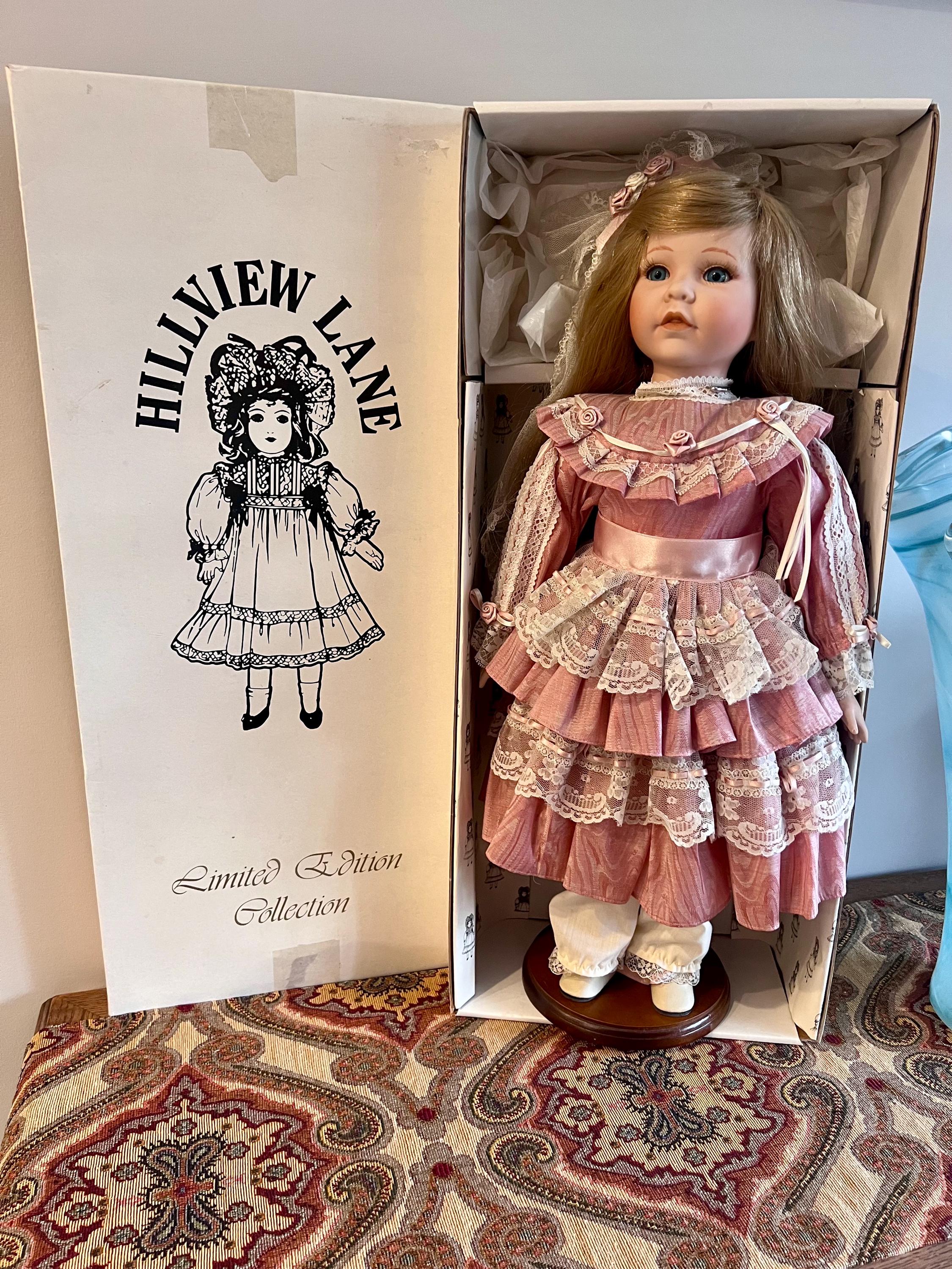 (希少)CASCO Porcelain Doll Limited Edition Limited Edition Antique Hillview Lane Porcelain Doll - Rebecca in