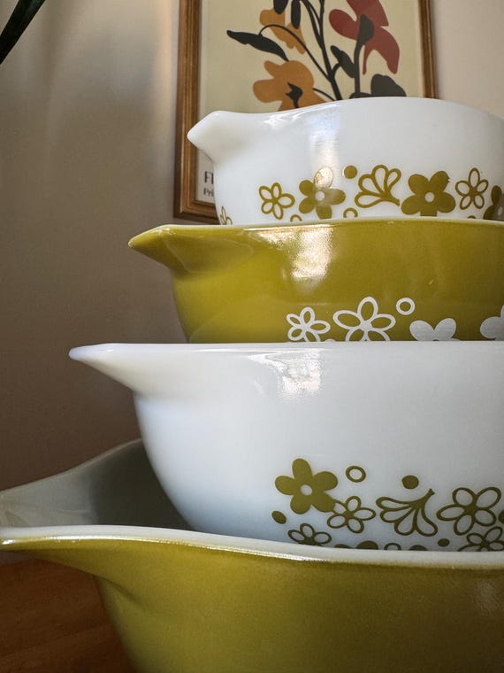 Vintage Pyrex Spring Blossom, Crazy Daisy Cinderella Mixing Bowl