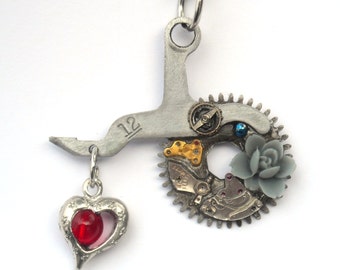 Steampunk Necklace "The Gears of the Heart"