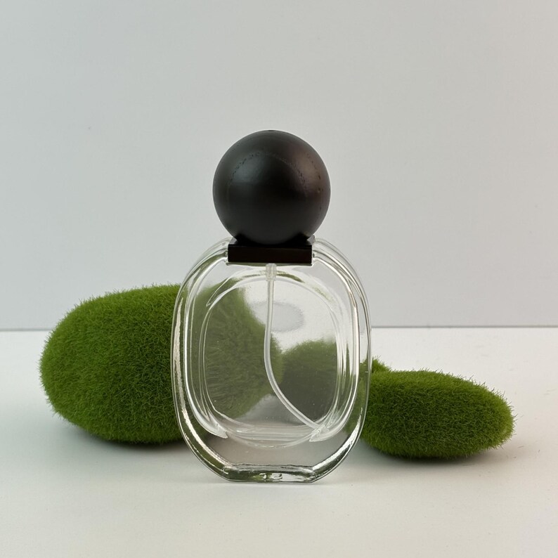 30ml Elegant Transparent Glass Spray Set Refillable Perfume Atomizer, Aromatherapy Bottle Sustainable Skincare Packaging with Vintage Charm Black Wood Cap