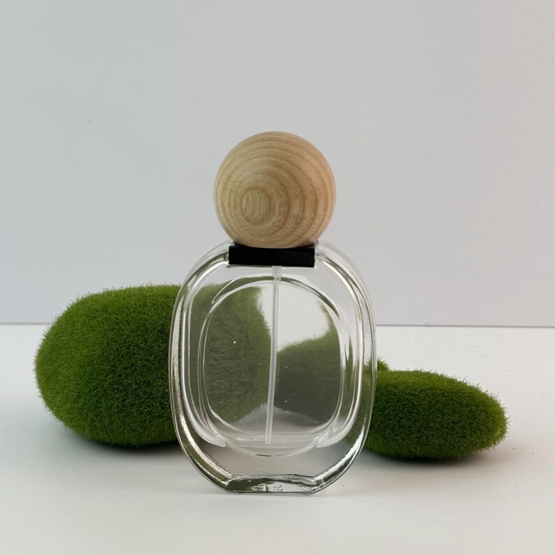 30ml Elegant Transparent Glass Spray Set Refillable Perfume Atomizer, Aromatherapy Bottle Sustainable Skincare Packaging with Vintage Charm White Wood Cap