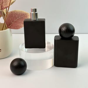 30ml 50ml Glass Perfume Spray Bottle, Empty Fine Mist Atomizer Container with Black Wood Cap, Ideal for Essential Oil, Liquid Serum, Travel