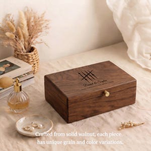 Houten sieradendoos, organizer sieradendoos, verjaardagscadeau voor haar, jubileumcadeau, sieraden opbergdoos, gepersonaliseerde sieradendoos afbeelding 4