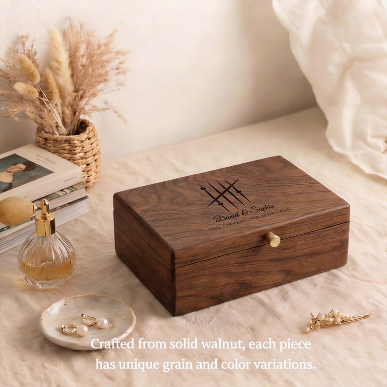 Houten sieradendoos, organizer sieradendoos, verjaardagscadeau voor haar, jubileumcadeau, sieraden opbergdoos, gepersonaliseerde sieradendoos afbeelding 4