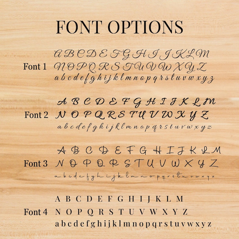 Op de afbeelding: Afbeelding met vier lettertype-opties, elk met hoofdletters en kleine letters. De tekst "FONT OPTIONS" staat bovenaan. De lettertypen worden gepresentereerd tegen een lichte houtnerf achtergrond, voor een duidelijke weergave.