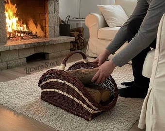 Cesta rústica de mimbre para leña de chimenea: leñera grande y pequeña, almacenamiento de madera de ratán natural, decoración acogedora tipo cabaña.
