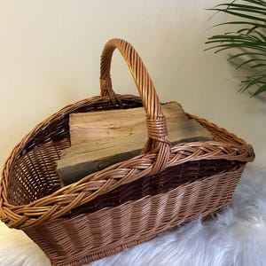 Handgemachter Weidenholzkorb: Rustikaler Bauernhaus-Holzhalter