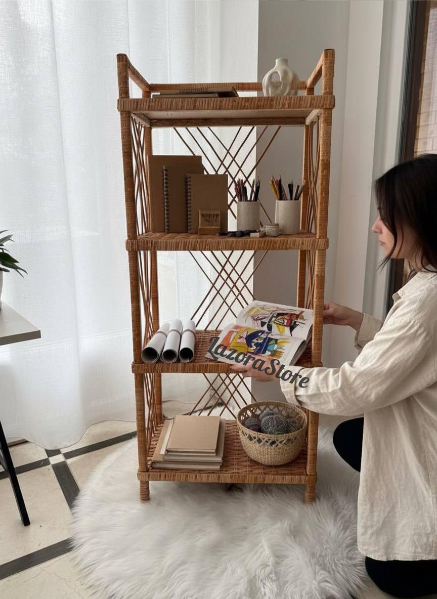 ラタンシェルフ 4段 - 籐製本棚、素朴な収納ラック＆プラントスタンド