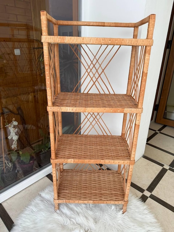 ラタンシェルフ 4段 - 籐製本棚、素朴な収納ラック＆プラントスタンド