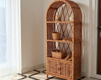 Librería de ratán hecha a mano con armario – Organizador de almacenamiento de mimbre, Librería boho de caña, Mueble rústico para sala de estar u oficina
