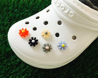 5 Piece Set / Mini  Daisy Flower /   Shoe Charm Decoration