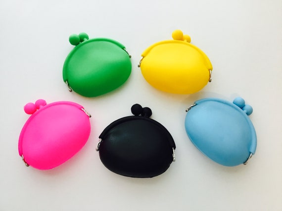 Amazon.com: TENDYCOCO 3 Pcs Coin Purse Silicone Coin Pouch Kids Coin  Silicone Coin Wallets Vintage Clasp Wallet Cash Storage Pouch Change Purse  Silicone Coin Pocket Portable Travel Shell : Clothing, Shoes &