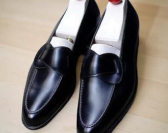 Mocasines de cuero italiano negro para hombre / Zapatos de vestir sin cordones hechos a mano