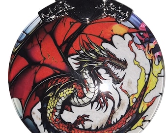 een drakenornament van glas-in-lood