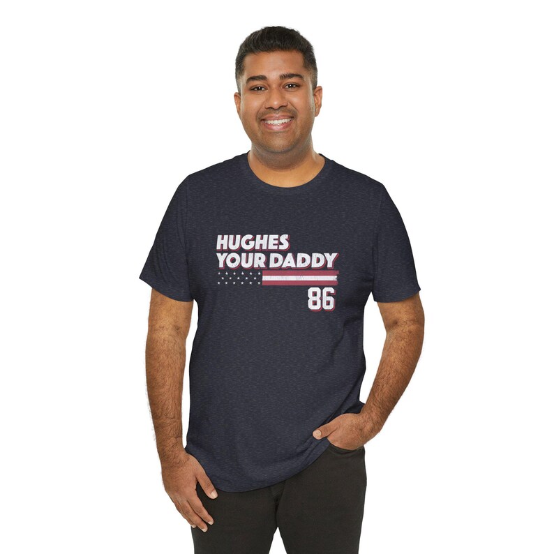 Camiseta Hughes Your Daddy, regalo para fanáticos del hockey de Jack Hughes, camiseta divertida para el día del juego, ropa de hockey imagen 10