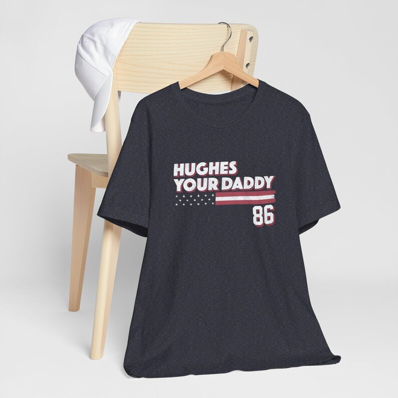Camiseta Hughes Your Daddy, regalo para fanáticos del hockey de Jack Hughes, camiseta divertida para el día del juego, ropa de hockey imagen 5