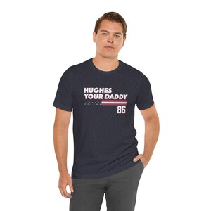 Camiseta Hughes Your Daddy, regalo para fanáticos del hockey de Jack Hughes, camiseta divertida para el día del juego, ropa de hockey imagen 6