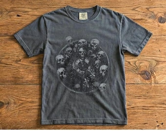 Memento Mori Schädel Uhr T-Shirt, Gothic Timepiece T-Shirt, Dark Academia Skeleton Shirt, Grunge Ästhetik, Vintage Horror Grafik T-Shirt