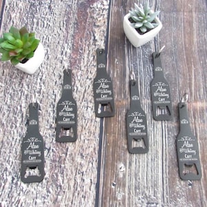 Personalisierte Flasche geformt Flaschenöffner Hochzeit Gunsten - personalisierte Hochzeit Gunst, Groomsman Geschenk, personalisierte Gastgeschenk
