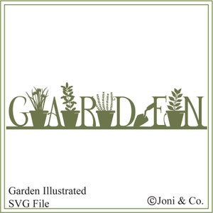 Puede incluir: Silueta verde de la palabra "JARD&Iacute;N" con plantas en macetas y una azada de jardiner&iacute;a en lugar de algunas de las letras. El texto "Garden Illustrated SVG File" est&aacute; debajo de la imagen y "&copy;Joni & Co." est&aacute; debajo de eso.