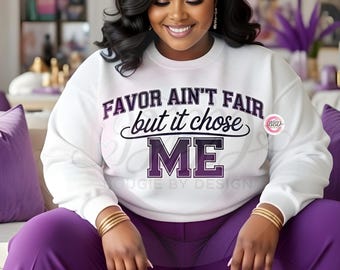 Diseño de camiseta cristiana "Favor Ain't Fair" / Tipografía morada (Descarga digital, archivo PNG)