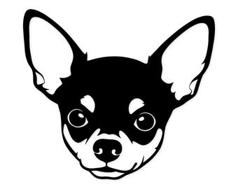 Puede incluir: Gráfico en blanco y negro de la cara de un perro Chihuahua. El perro tiene orejas grandes y erguidas, un hocico negro y ojos expresivos. El diseño es simple y audaz, con líneas limpias y una estética minimalista.
