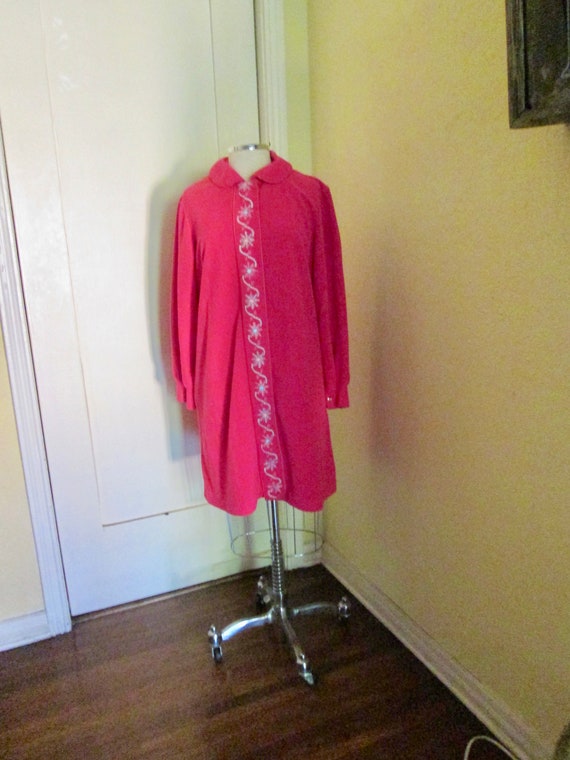 60s Evelyn Pearson Robe Hot Pink Embroidered L - image 8