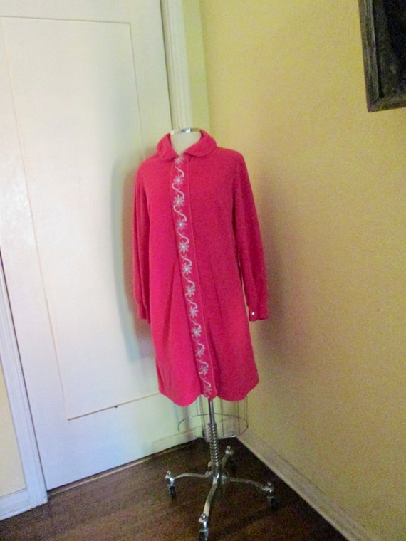 60s Evelyn Pearson Robe Hot Pink Embroidered L