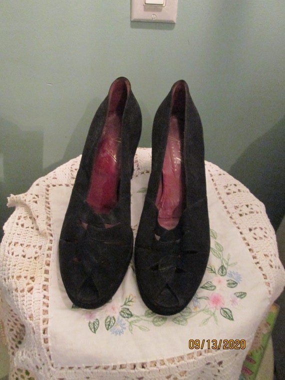 Vintage Joan Helpern Suede Pumps Joan David Italy - image 2