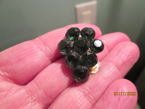 1950s Green Gorgeous Earrings Grapes Style Clips - image 2