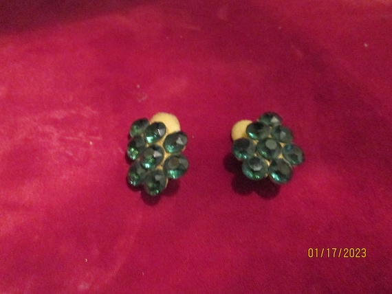 1950s Green Gorgeous Earrings Grapes Style Clips - image 4