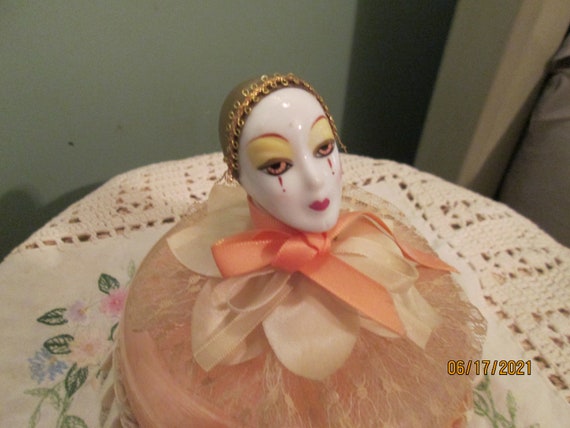 Vintage Rare Porcelain Harlequin Powder Box Delag… - image 4