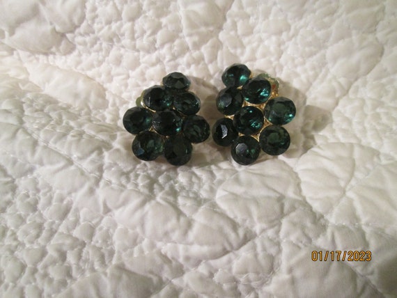 1950s Green Gorgeous Earrings Grapes Style Clips - image 1