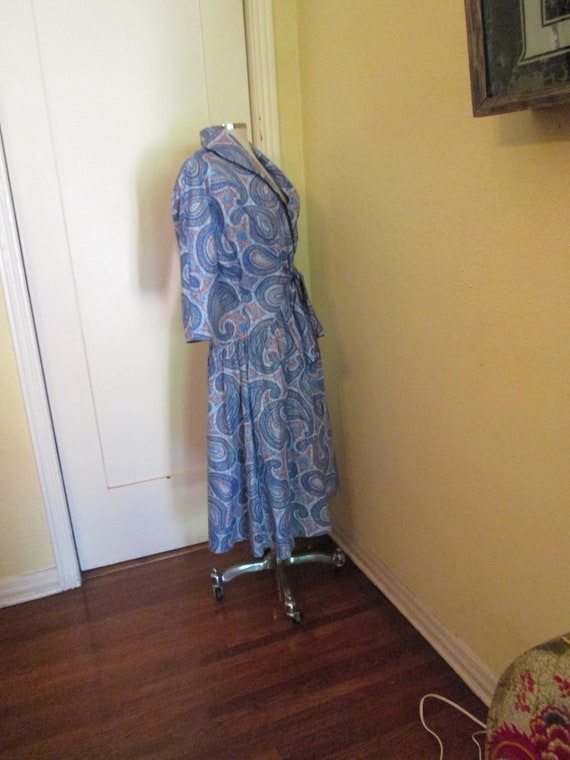 50s Housecoat Daytime Dress Blue Paisley Wrap - image 5