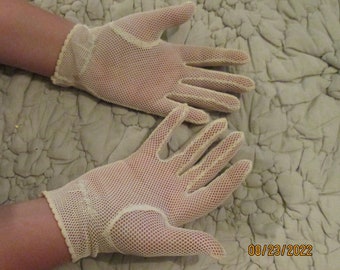 Vintage Lace Off White Gloves Bridal 6.5  7 Pretty