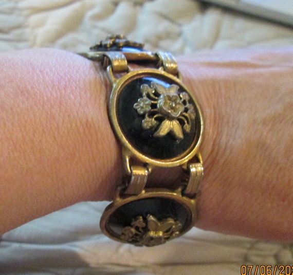 Vintage 40s Brass Floral Circle Link Bracelet - image 1