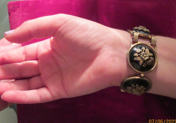 Vintage 40s Brass Floral Circle Link Bracelet - image 5