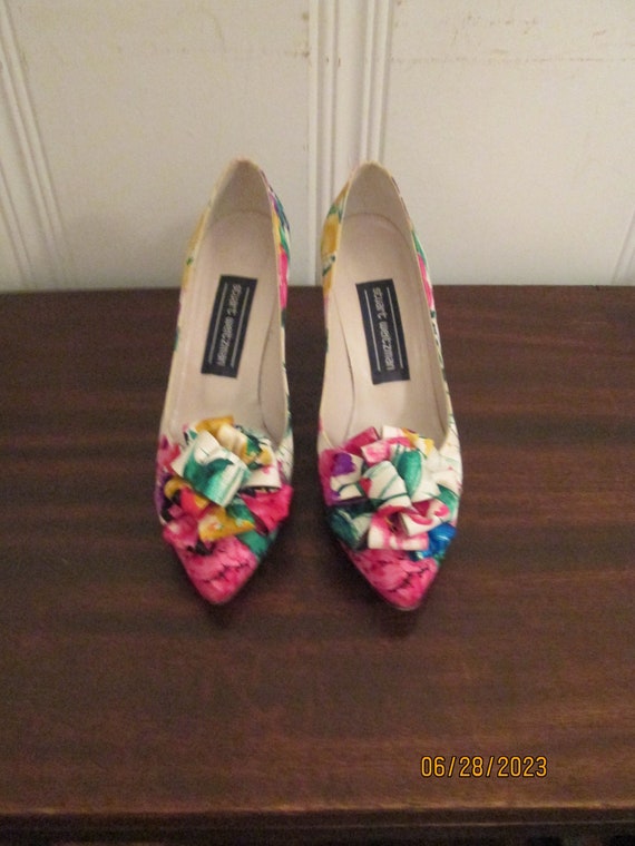 STUART WEITZMAN フレンスカロッフハンフス S7020 GIN Vintage Stuart Weitzman Silk Pumps Colorful Ribbon Flower - Etsy