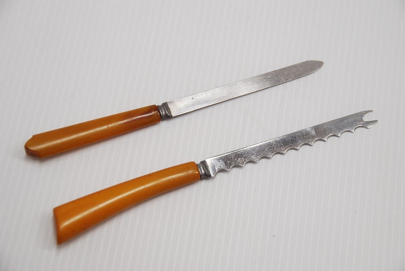 One With Patent from 1919-1922 UT0277 2 Bakelite Serrated Kitchen Knives