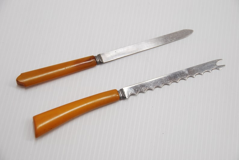 One With Patent from 1919-1922 UT0277 2 Bakelite Serrated Kitchen Knives