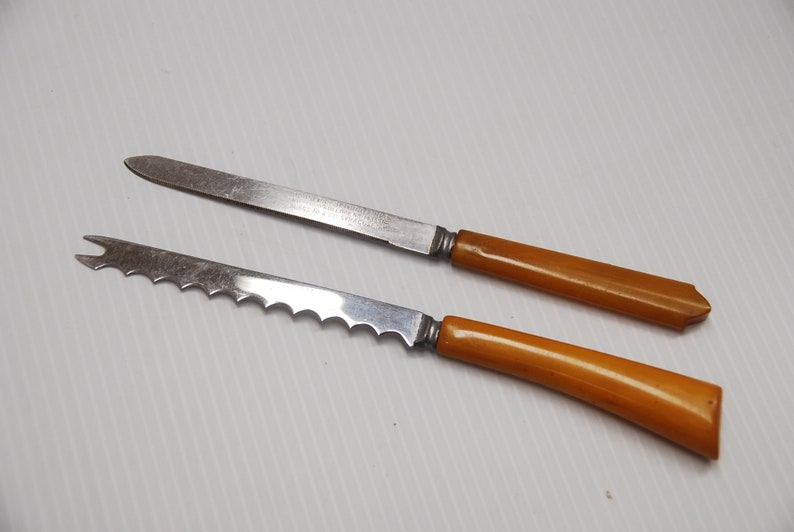 One With Patent from 1919-1922 UT0277 2 Bakelite Serrated Kitchen Knives