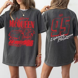 Camiseta retro de Rayo McQueen con dos caras y colores cómodos, camiseta de Cars de Disney, camiseta de Cars de Disney Pixar, camiseta de Cars Family Vacation 2026, camiseta de WDW imagen 2