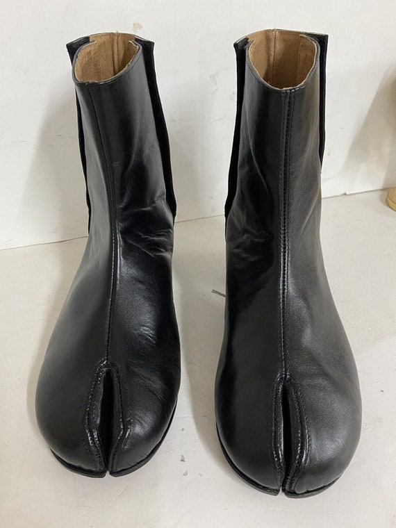 Barrel-heeled Tabi Boots 