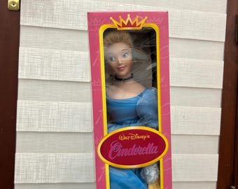 Disney Prinsessa Askungen Porslinsdocka