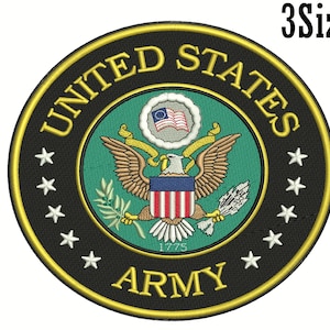 Puede incluir: Parche bordado con el emblema del Ejército de los Estados Unidos. El diseño incluye un águila central con las alas extendidas, un escudo y el texto «UNITED STATES ARMY». El parche es circular, con un borde negro y letras doradas. También se ve el texto «3Sizes».