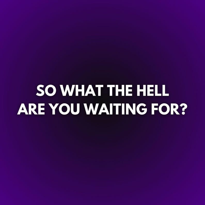 Op de afbeelding: Witte tekst op een paarse gradi&euml;nt achtergrond. De tekst luidt "SO WHAT THE HELL ARE YOU WAITING FOR?" in een vetgedrukte, schreefloze lettertype. De achtergrond loopt over van donkerpaars naar een lichtere tint.