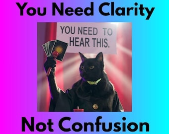 Op de afbeelding: Een zwarte kat in een toga en kraag, met tarotkaarten. De afbeelding bevat de tekst "You Need Clarity, Not Confusion" en een bord met "You Need To Hear This."