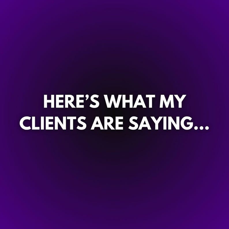 Op de afbeelding: Een paarse gradi&euml;nt achtergrond met witte tekst die luidt: "HERE'S WHAT MY CLIENTS ARE SAYING..."